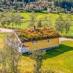 Amazing home in Fjrland with 3 Bedrooms *