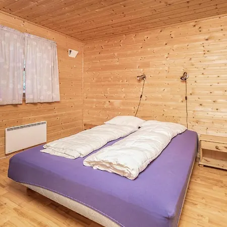 2 Bedroom Lovely In Prázdninový dům Fjaerland