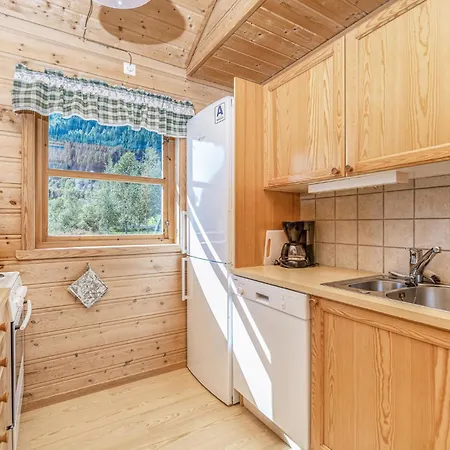 2 Bedroom Lovely In * Fjaerland